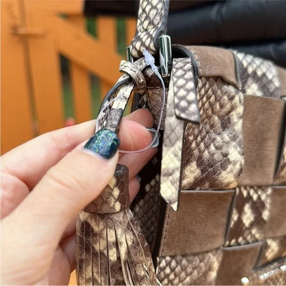 Michael Michael Kors Vivian Woven Medium Messenger - Picture 5 of 15